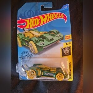 Hot Wheels Experimotors 4/10 (2018) Tooligan Green & Yellow Toy Car 4/250